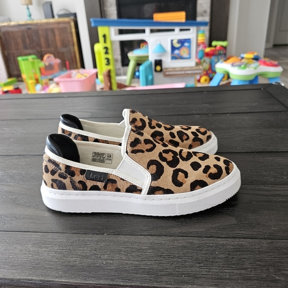 UGG Alameda Spotty Slip On - Picture 4 of 7